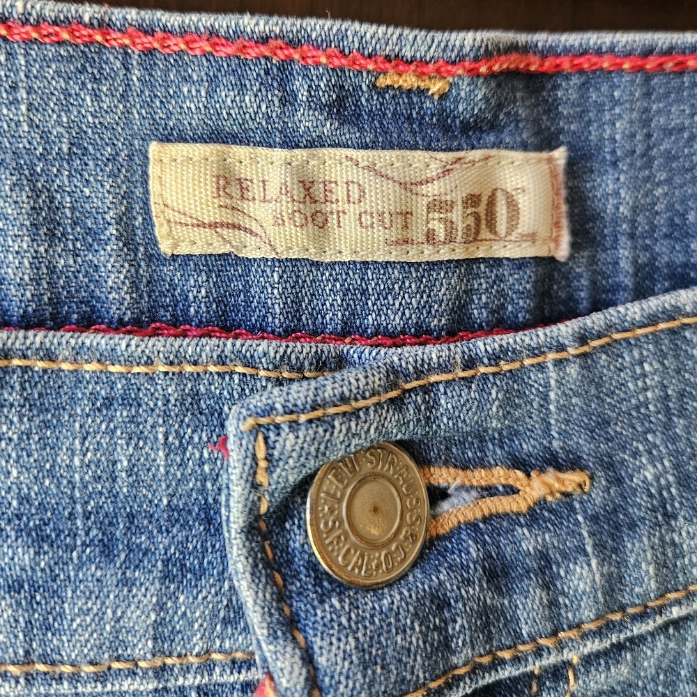 Levi's Relaxed Boot Cut 550 Jeans - Picture 7 of 9